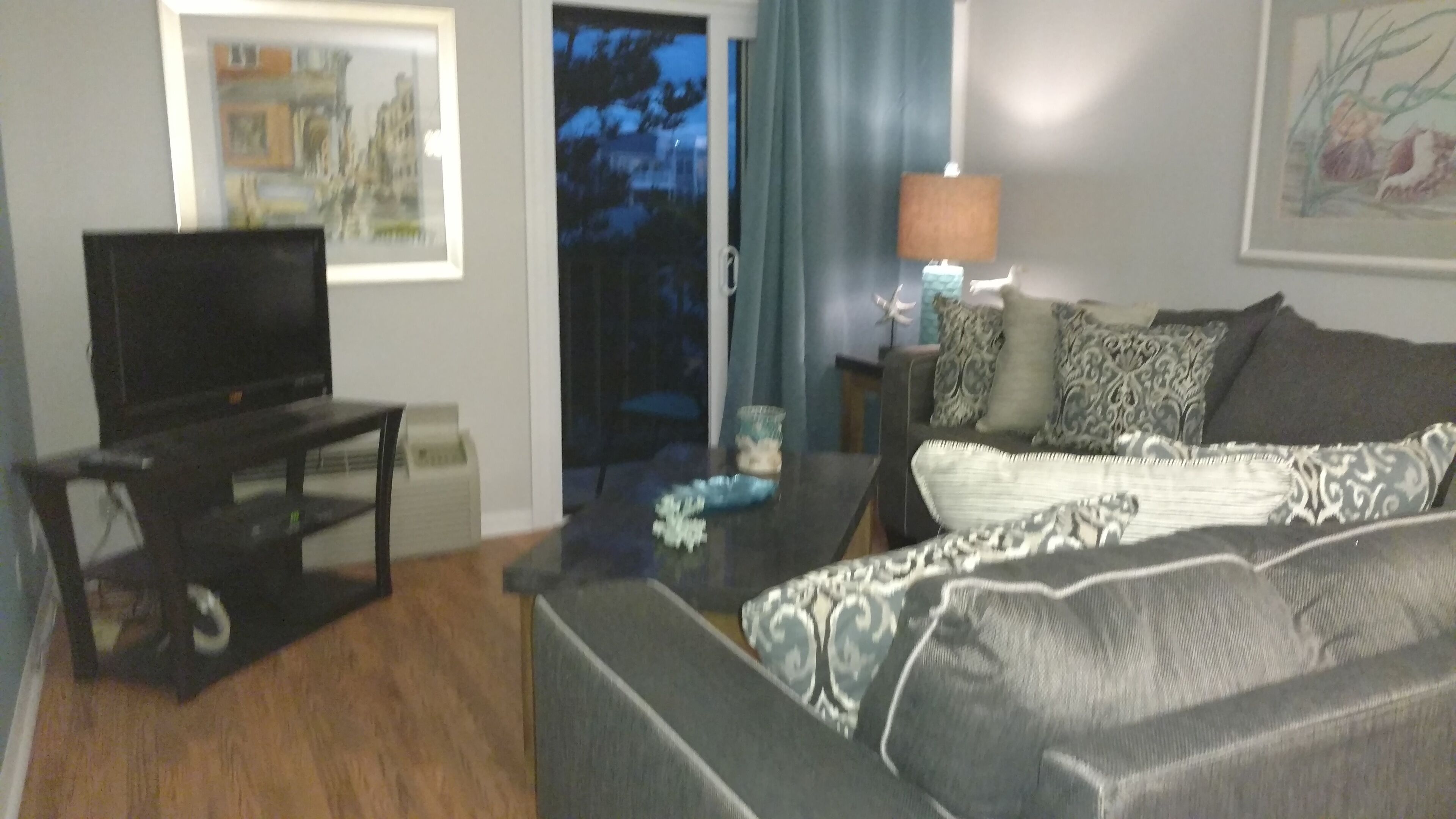 Beautiful Ocean Front Bldg. 2 Bed./ 2 Bath Condo Sleeps 6 LUX $3000 / wk. 