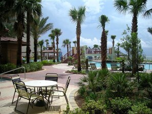 Outdoor dining - Amazing views, Beautiful and Comfortable Sea View @ Shores of Panama, beach, 2/2 (Panama City Beach)
