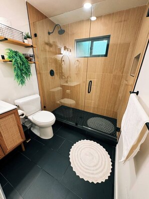 Combined shower/bathtub, hair dryer, towels, soap