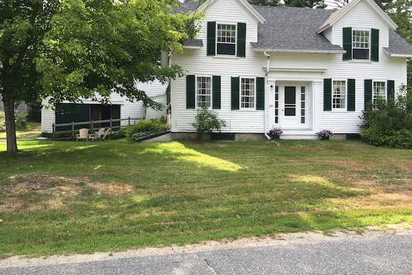 Period Saltwater Farm overlooking Montsweag Bay