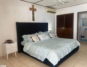 5 bedrooms, WiFi, bed sheets