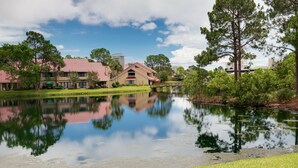 Property grounds - Golf cart, newly renovated villa, pet friendly! (Destin)