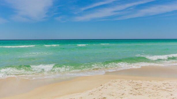 A beach with clear turquoise water and a sandy shore. - Golf cart, newly renovated villa, pet friendly! (Destin)