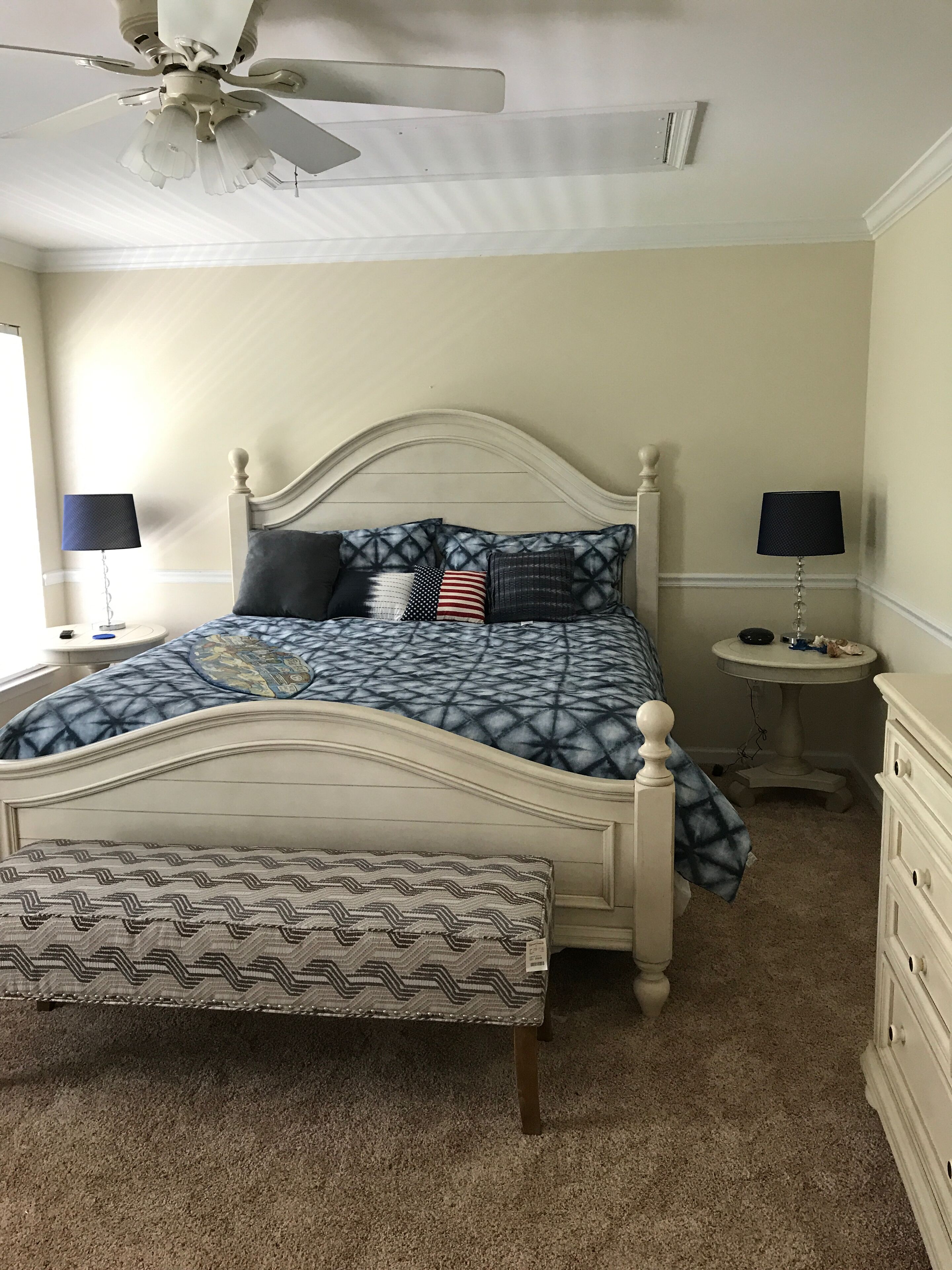 4 bedrooms, desk, iron/ironing board, travel crib