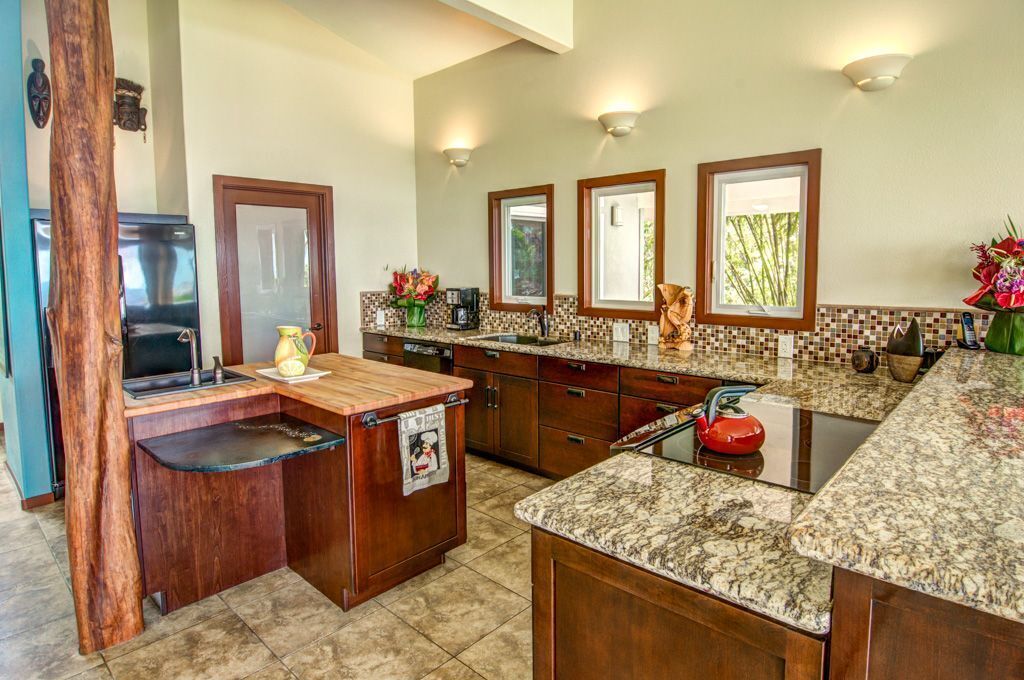 Microwave, dishwasher, coffee/tea maker, cookware/dishes/utensils