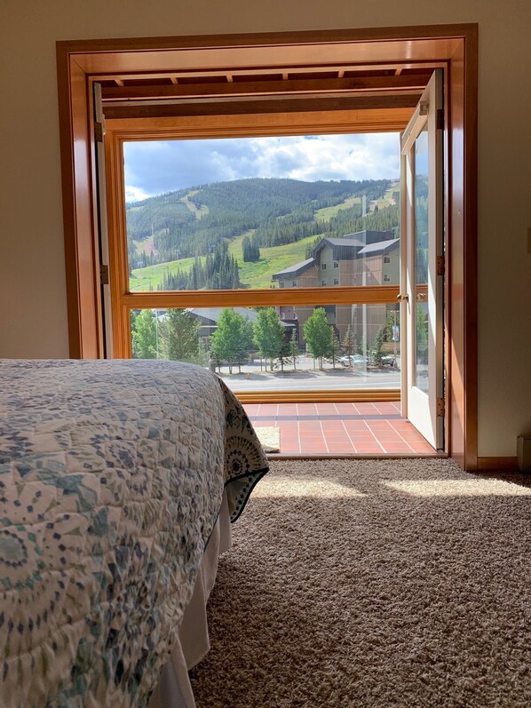 3 室のベッドルーム、アイロン / アイロン台、WiFi、ベッドシーツ