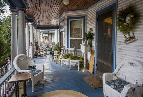 The Historic A. Charles Weiss Home...only 3 blocks away from Lakewalk!