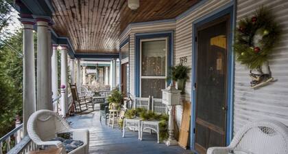 The Historic A. Charles Weiss Home...only 3 blocks away from Lakewalk!