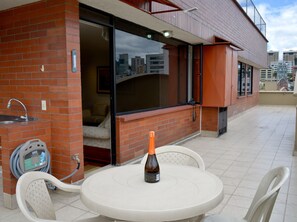Outdoor dining - FAB PH, Safe, near Carolina PK, Amz Views! WiFi, Free Pkg, Fam friendly, Deals!  (Quito Canton)