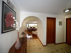 Interior - FAB PH, Safe, near Carolina PK, Amz Views! WiFi, Free Pkg, Fam friendly, Deals!  (Quito Canton)