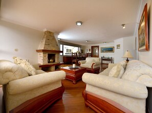 TV, DVD player, books, stereo