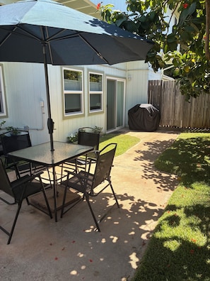 Outdoor dining - NUC 90/BB-0069, GE-014-134-8864-01, TA-014-134-8864-01 (Kailua)