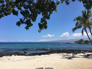 Beach nearby, sun-loungers, beach towels - Enjoy a Hawaiian vacation in Paradise Stay @ The World Famous Mauna Lani Resort (Puako)