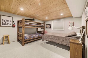 5 bedrooms, WiFi, bed sheets