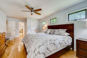 5 bedrooms, WiFi, bed sheets