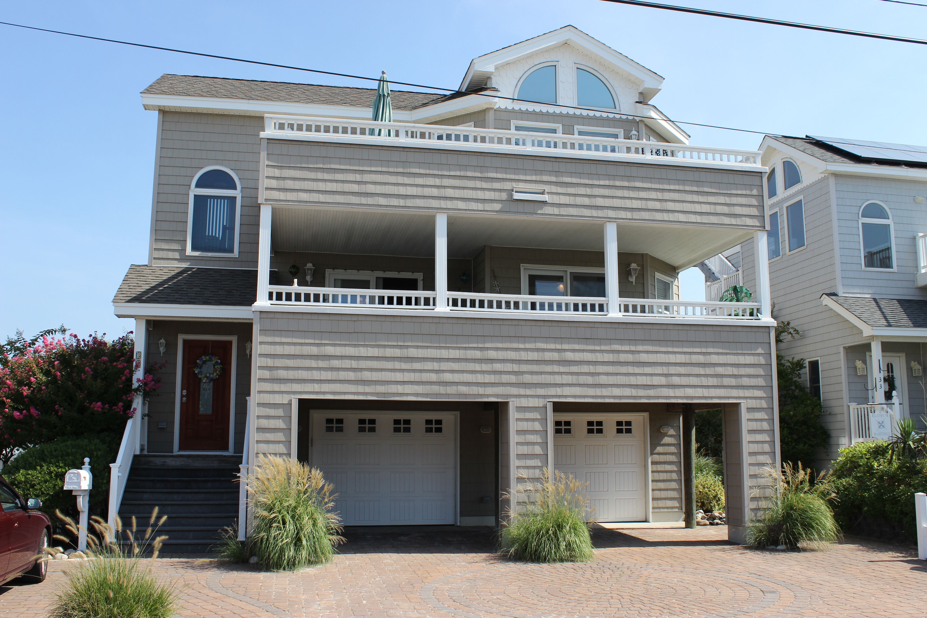 Beach Block, Professionally Decorated 4Bed/3.5 Bath with 2 Master Suites