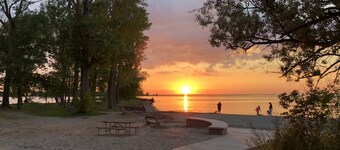 The "Yellow Cottage" waterfront Little Sodus/Fair Haven Bay