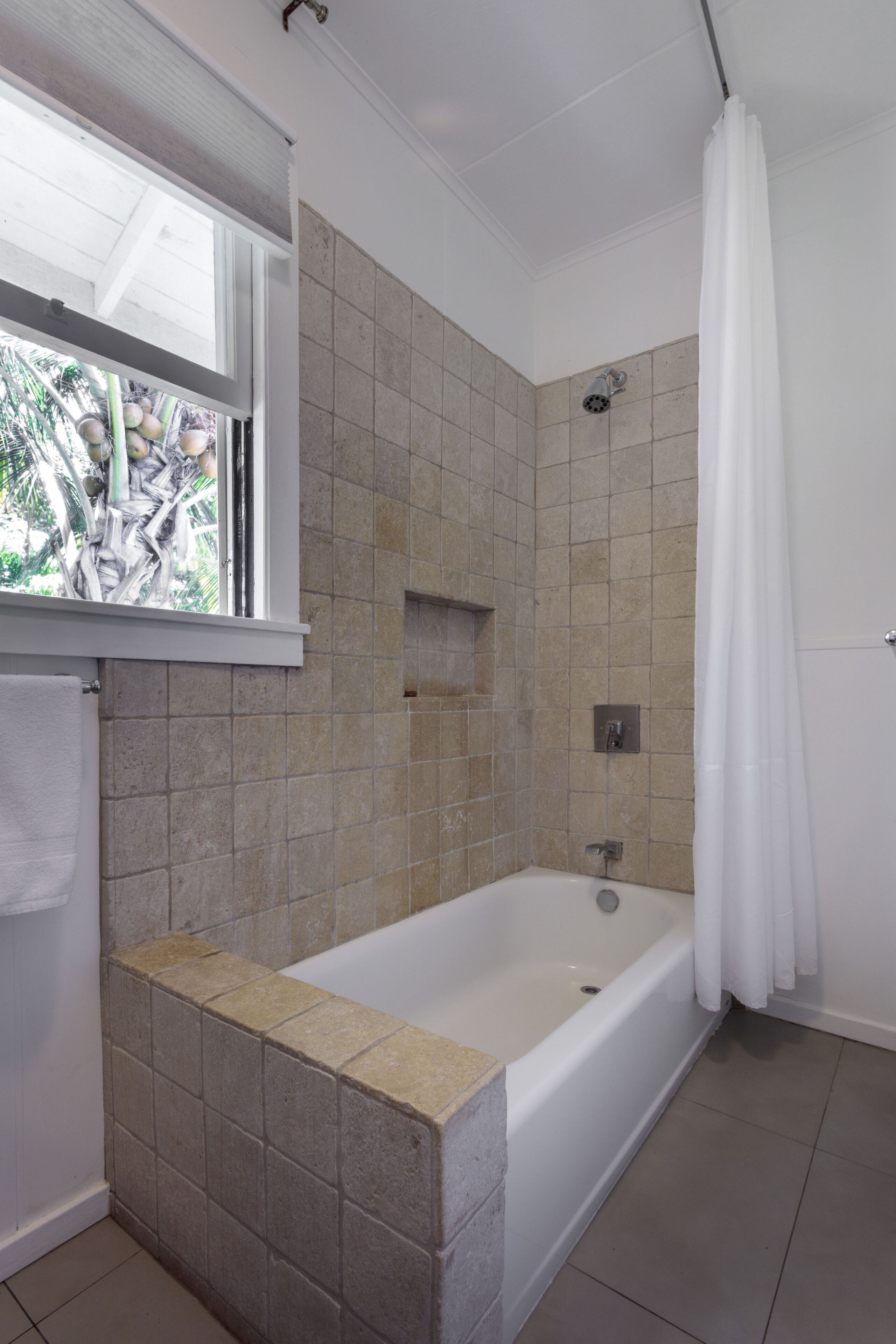 Combined shower/tub, hair dryer, towels, soap