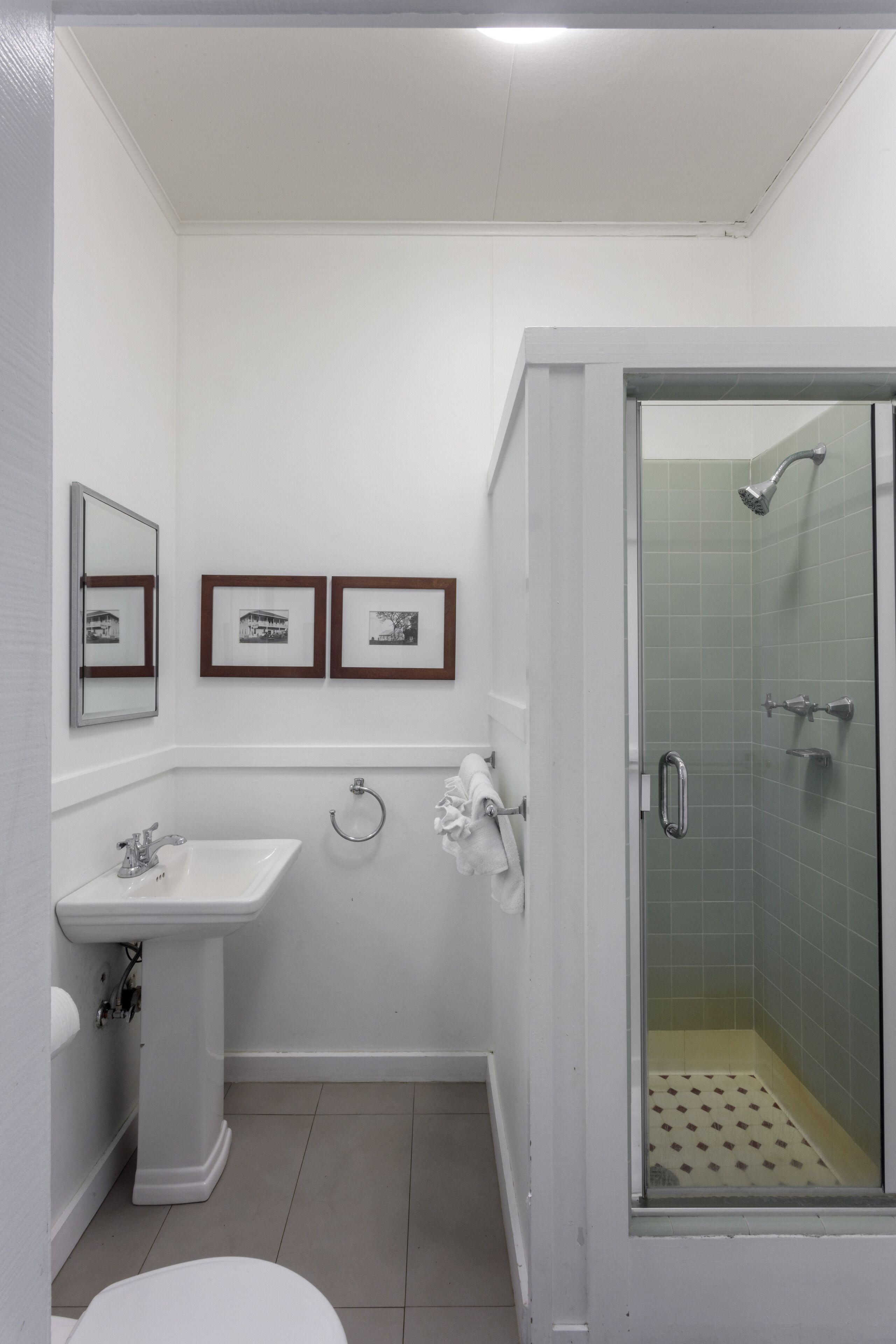 Combined shower/tub, hair dryer, towels, soap