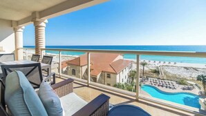 Outdoor dining - Beach Club 503 - 𝑩𝒍𝒖𝒆 𝑳𝒂𝒈𝒐𝒐𝒏 (Pensacola Beach)