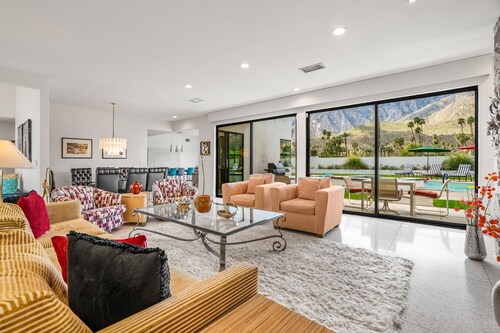 Five bedroom  in United States of America, Palm Springs