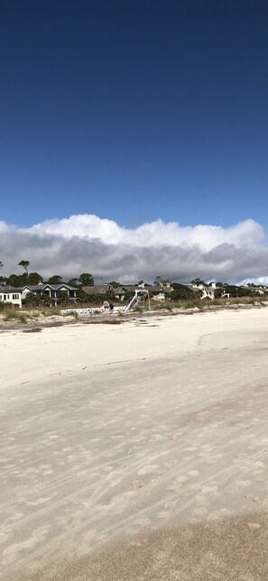 Beach nearby, sun loungers