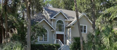 المنشأة من الخارج