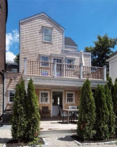 Charming historic home, steps away from Top places: Thames St & Bowen's Wharf