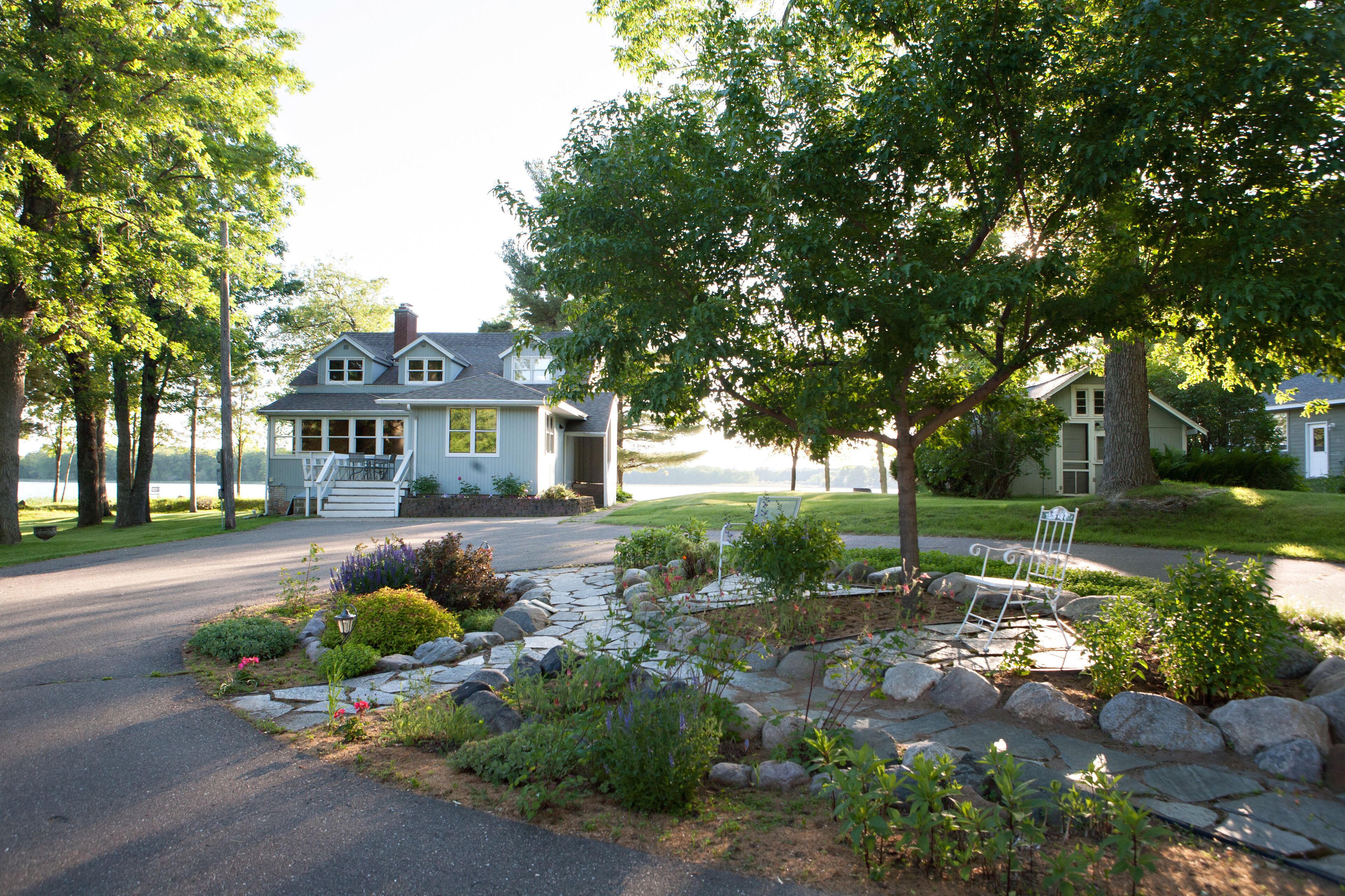 Lakeside Tranquility in the heart of Lake Country