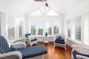 Télévision, table de tennis de table