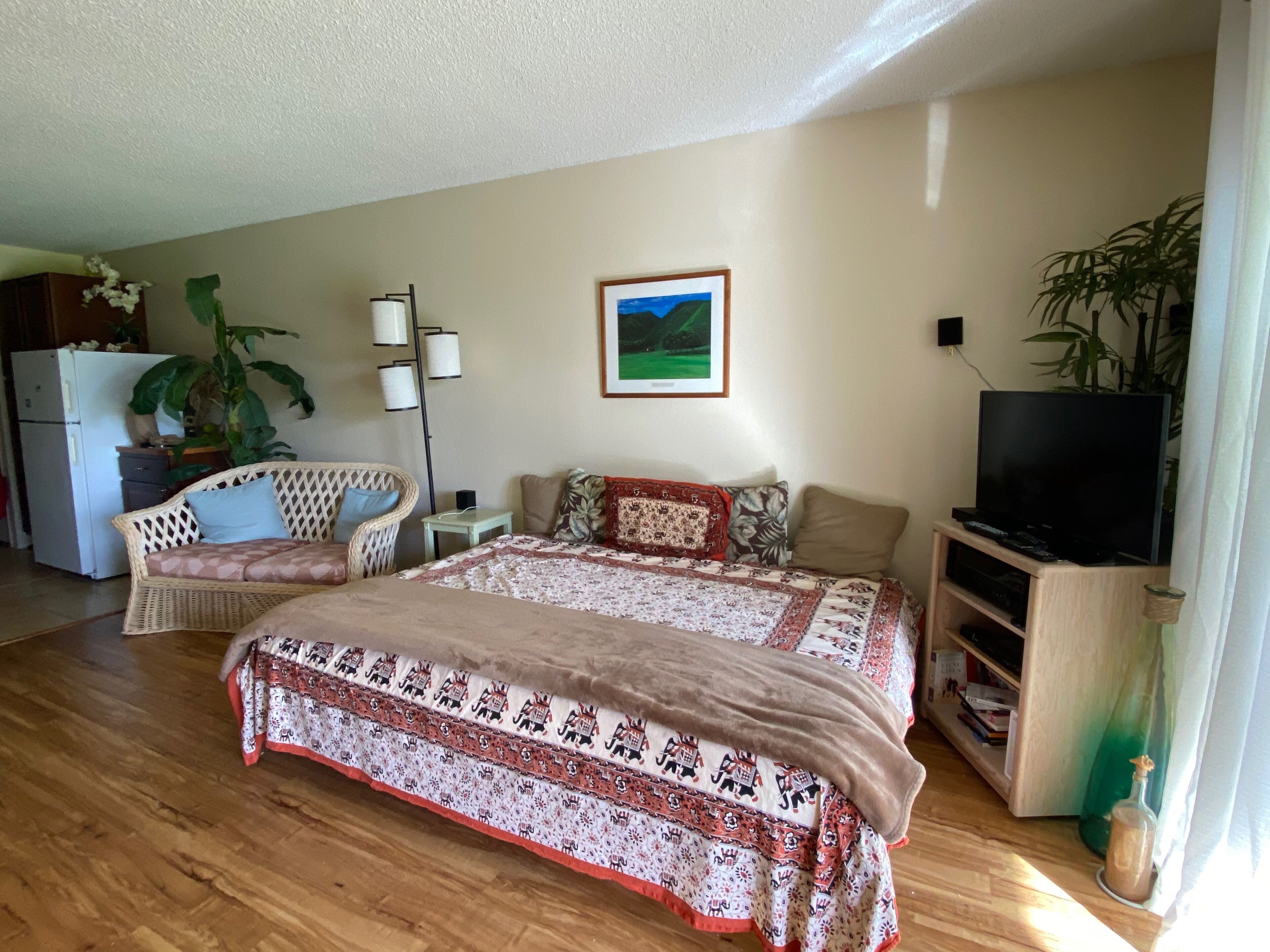 1 bedroom, memory foam beds, iron/ironing board, free WiFi