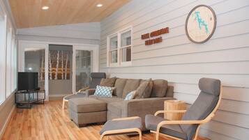 TV, fireplace, DVD player, table tennis