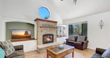 Aspen Ridge Lodge with private Hot Tub