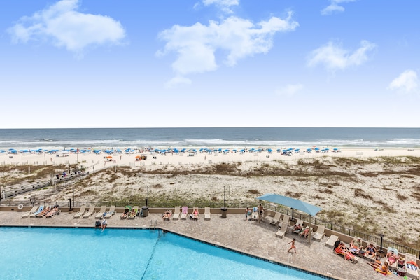 Piscina coberta i piscina a l'aire lliure