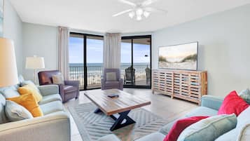 Een smart-tv, een dvd-speler en een stereo