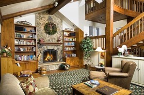 Smart TV, fireplace, DVD player, books - Above it All - Highest rental house on the hill! (Snowmass Village)