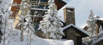 Above it All - Highest rental house on the hill!