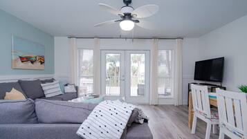 Smart-TV, DVD-Player, Bücher