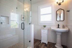 Shower, hair dryer, towels, soap - Sonoma County Historic Home With Pool; 5 Min Walk to Cyrus, Diavola & Catelli's (Geyserville)