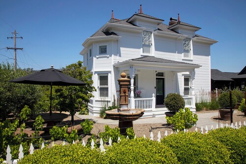 Sonoma County Historic Home With Pool; 5 Min Walk to Cyrus, Diavola & Catelli's