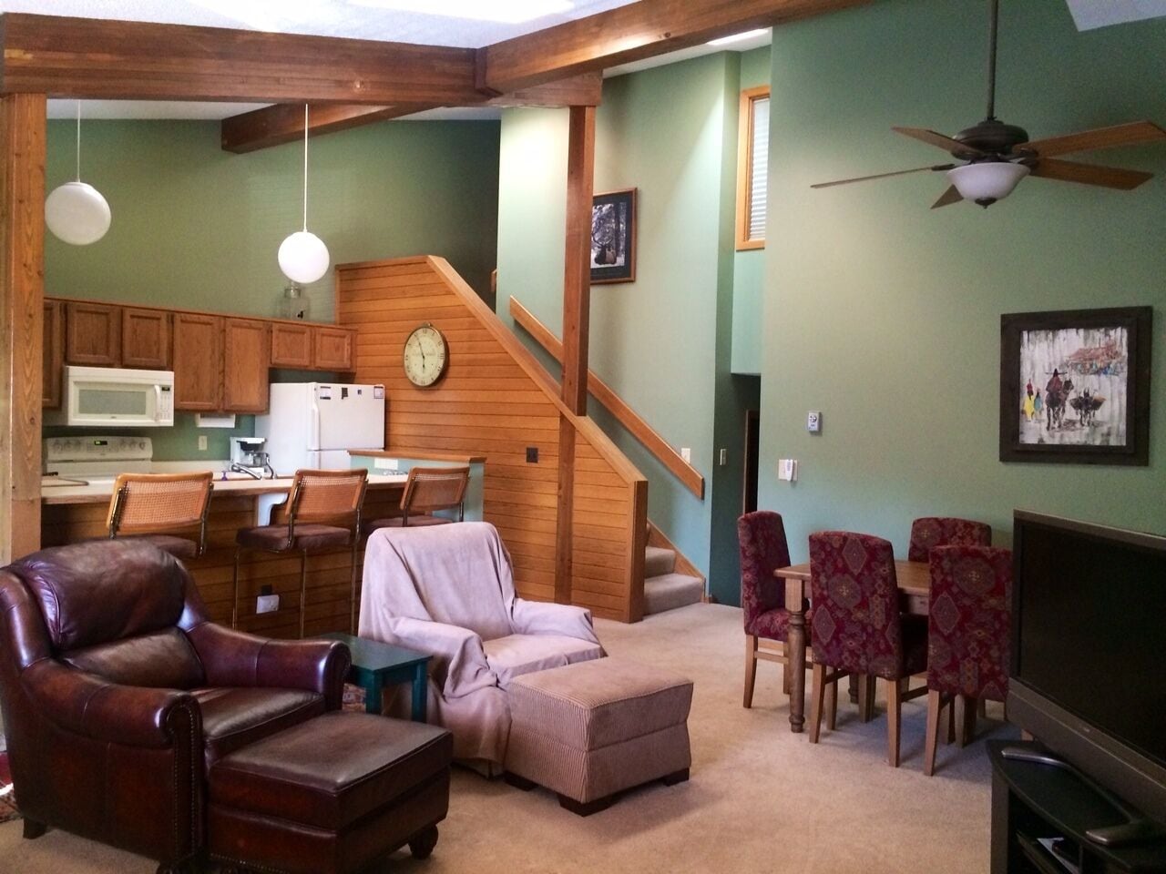 Beautiful family-friendly Condo, walk to Gondola, Close to Beaver Creek or Vail