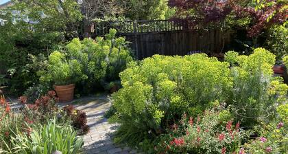 Healdsburg Cottage Walk to the Plaza, Workspace