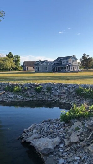 المنطقة المحيطة بالمنشأة