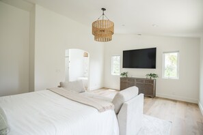 4 bedrooms, iron/ironing board, travel crib, free WiFi