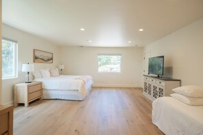 4 dormitorios, tabla de planchar con plancha, cuna de viaje