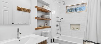Familievennlig, designer 3Bd sentralt hjem med OS-dusj og stor gårdsplass