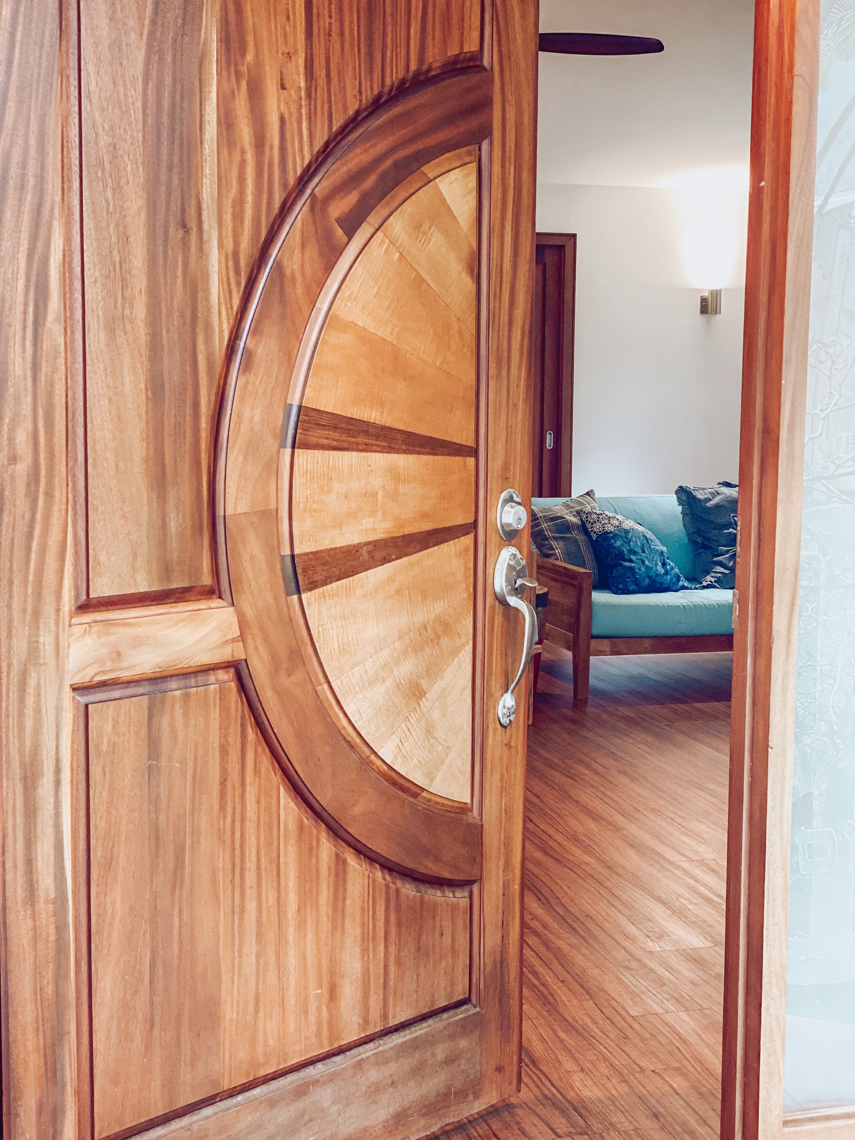 Beautiful Home minuets drive from the world famous LANIKAI/KAILUA Beach