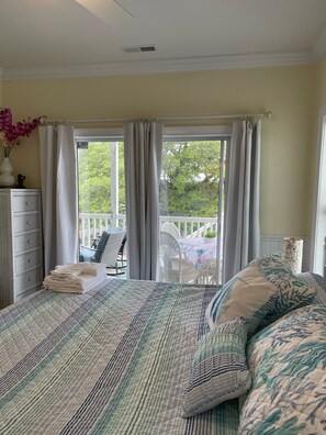 4 bedrooms, desk, iron/ironing board, travel cot