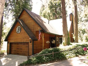 Exterior - Exquisite 3-bedroom mountain home, steps to Lake Arrowhead Village and lakefront (Lake Arrowhead)