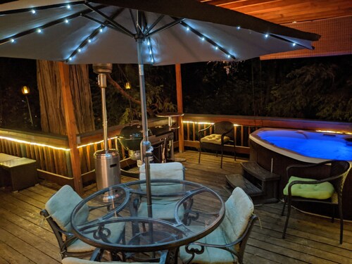 Exquisite 3-bedroom mountain home, steps to Lake Arrowhead Village and lakefront